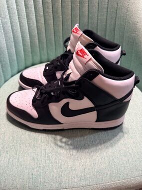 WMNS Dunk High "Panda (2021)" sneakers